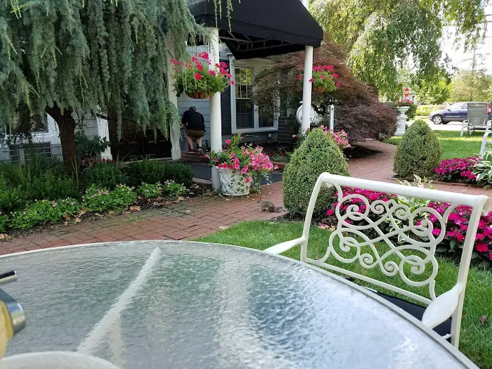 Chateau Inn and Suites 4