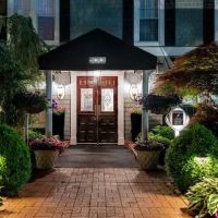 Chateau Inn and Suites ico