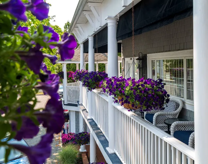 Chateau Inn and Suites 4