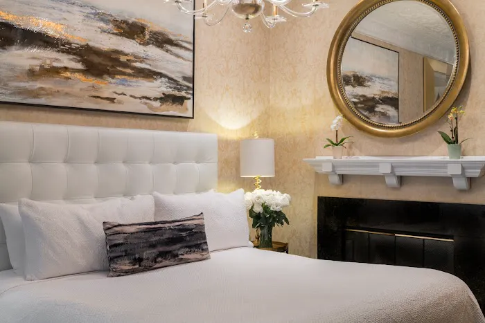 Chateau Inn and Suites 4