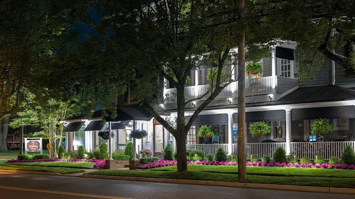 Chateau Inn and Suites 4