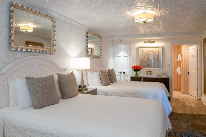 Chateau Inn and Suites 4