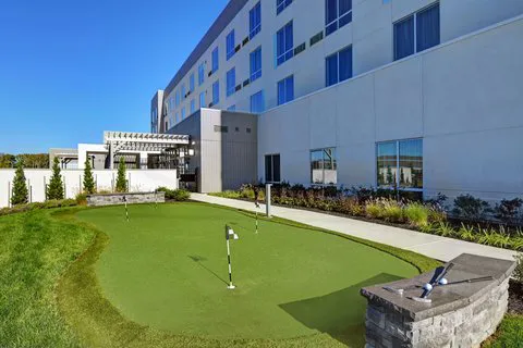 Courtyard Hamilton 5