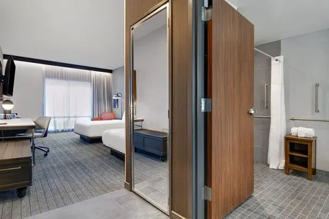 Courtyard Hamilton 5