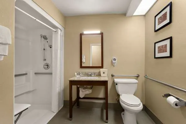 Comfort Inn Bordentown near NJ Turnpike 4
