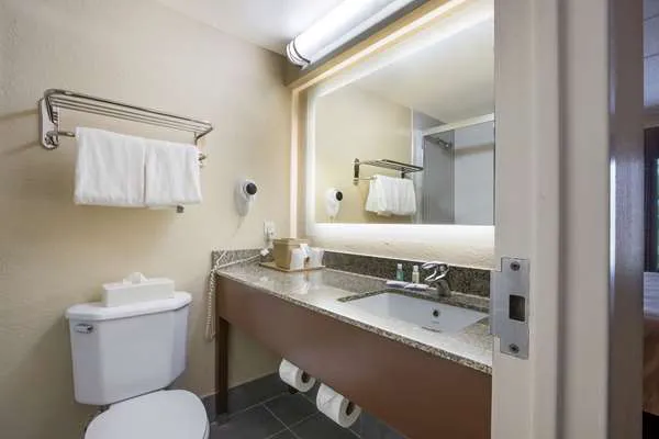 Quality Inn Near Princeton 4