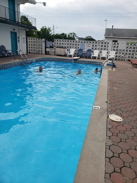 The Amethyst Beach Motel 4