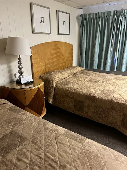 The Amethyst Beach Motel 4