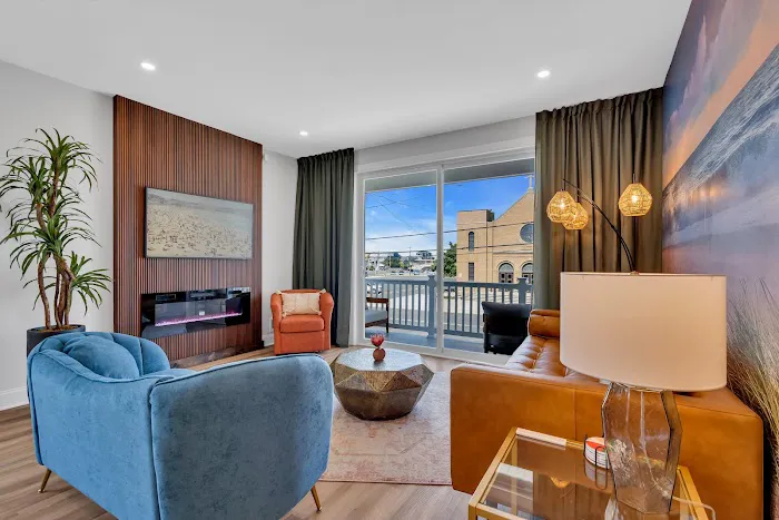 The Sunrise Suite 4