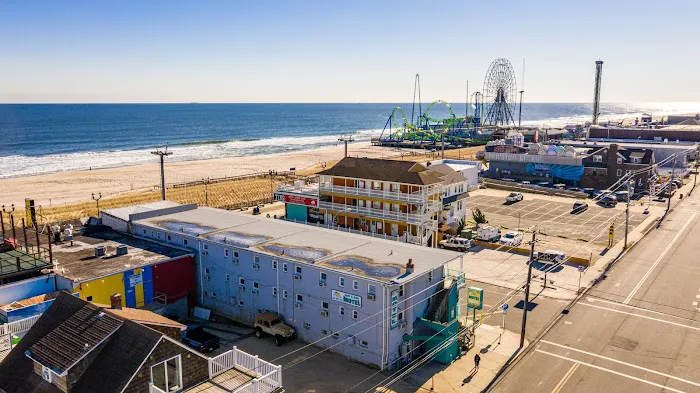 Boardwalk Sand & Surf Inn Beach Hotel 4