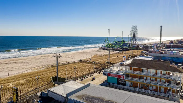 Boardwalk Sand & Surf Inn Beach Hotel 4