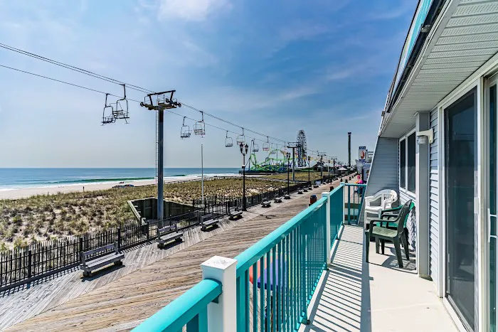 Boardwalk Sand & Surf Inn Beach Hotel 4