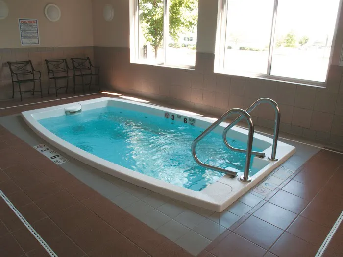 La Quinta Inn & Suites by Wyndham Islip - MacArthur Airport 4