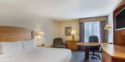 La Quinta Inn & Suites by Wyndham Islip - MacArthur Airport