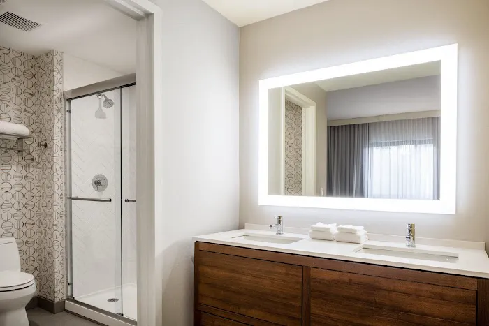 Holiday Inn Long Island - Islip Arpt East by IHG 4