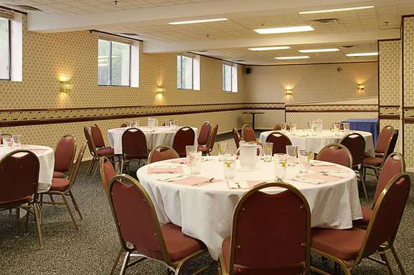 Days Inn by Wyndham Hillsborough 4