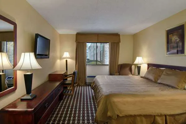 Days Inn by Wyndham Hillsborough 4