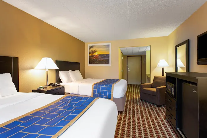 Days Inn by Wyndham Hillsborough 4