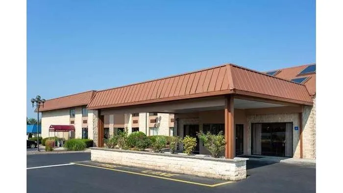 Days Inn by Wyndham Hillsborough 4