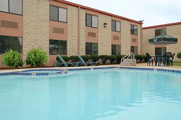 Days Inn by Wyndham Hillsborough 4