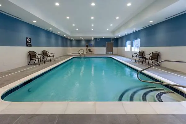 La Quinta Inn & Suites by Wyndham Middletown-Goshen 4