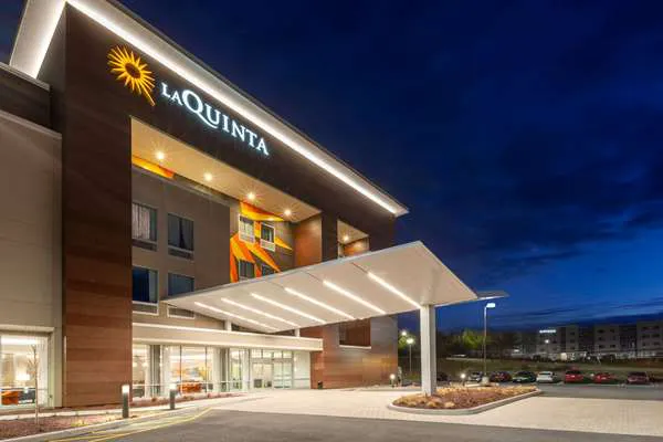 La Quinta Inn & Suites by Wyndham Middletown-Goshen 4