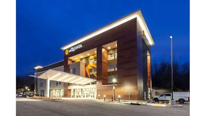 La Quinta Inn & Suites by Wyndham Middletown-Goshen 4