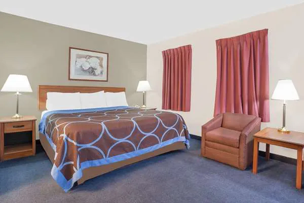 Super 8 by Wyndham Middletown 4