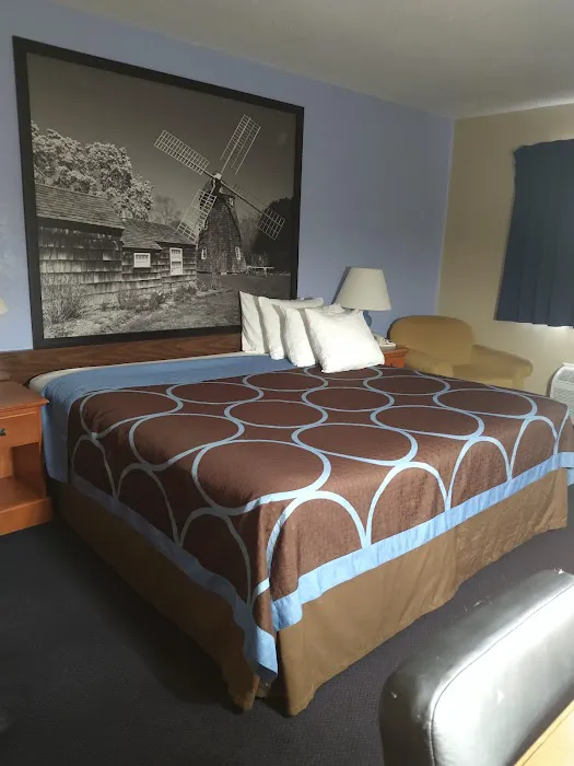 Super 8 by Wyndham Middletown 4