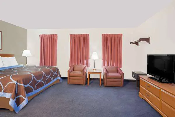 Super 8 by Wyndham Middletown 4