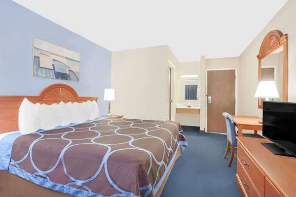 Super 8 by Wyndham Middletown 4