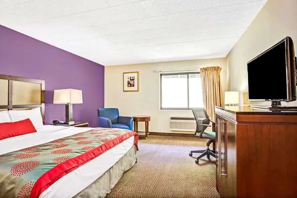 Ramada by Wyndham Rockaway 4