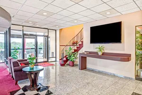 Ramada by Wyndham Rockaway 4
