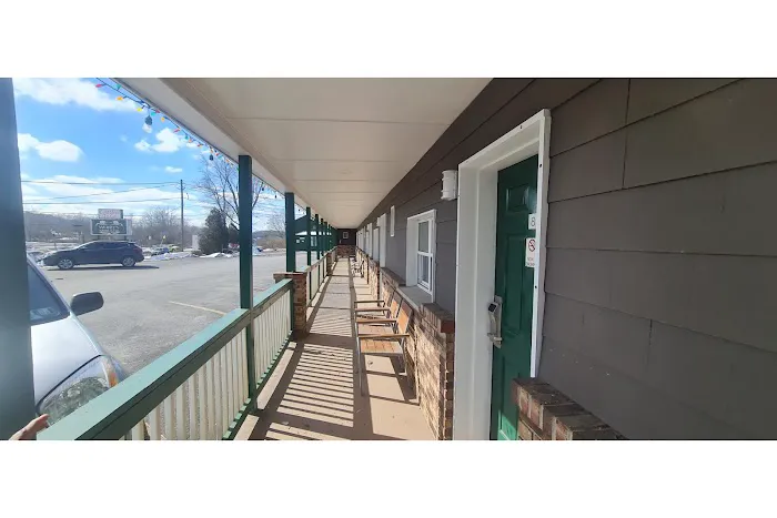 Werry's Cottages Motel & Pub by OYO East Stroudsburg Poconos 4