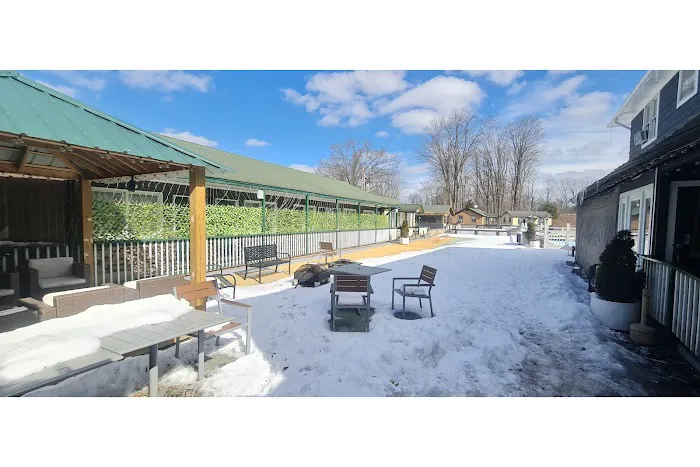 Werry's Cottages Motel & Pub by OYO East Stroudsburg Poconos 4