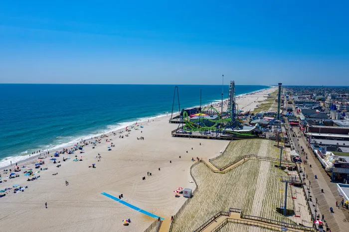 Boardwalk Hotel Charlee Beach Hotel & Beach House rentals 4