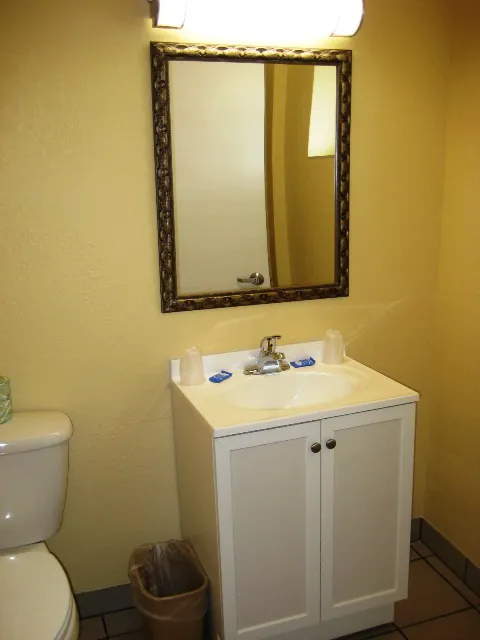 Red Carpet Inn & Suites Wrightstown, NJ 4