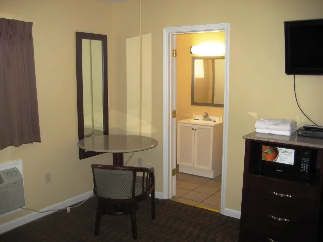 Red Carpet Inn & Suites Wrightstown, NJ 4