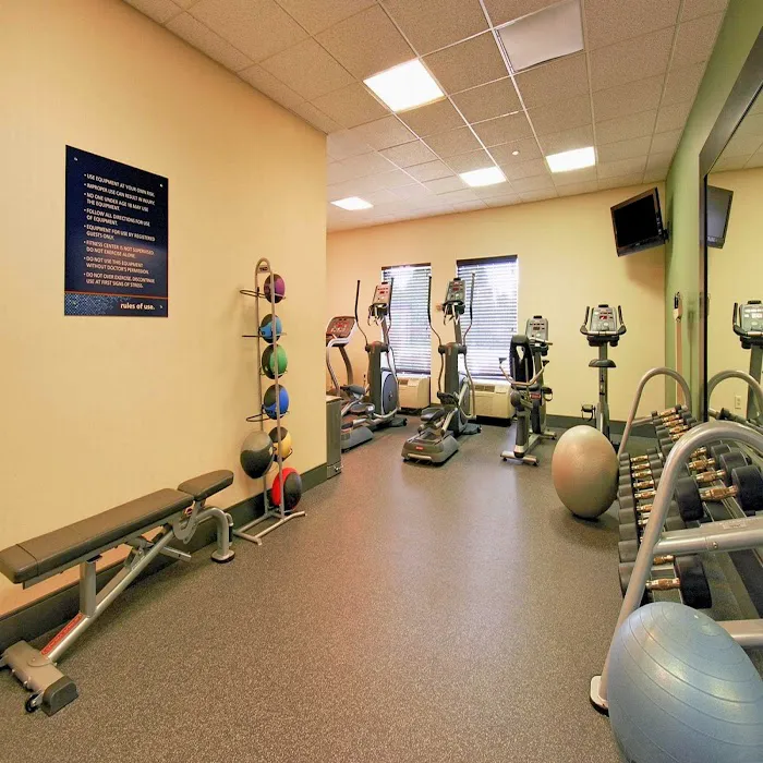 Hampton Inn Clinton 4