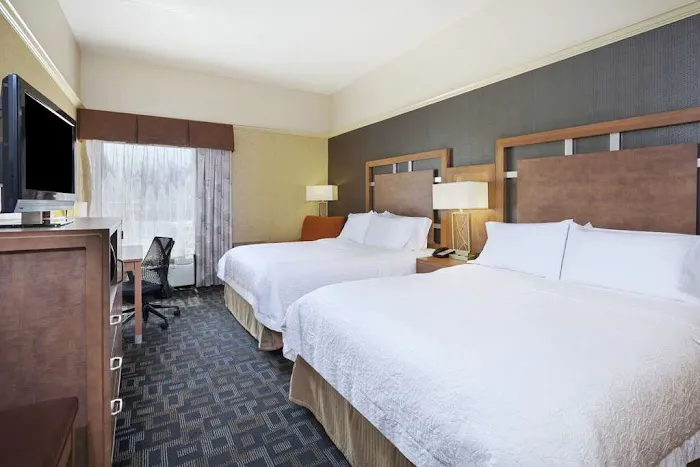 Hampton Inn Clinton 4