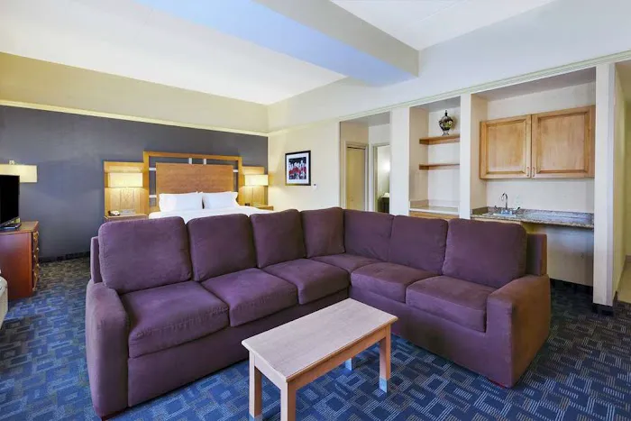 Hampton Inn Clinton 4