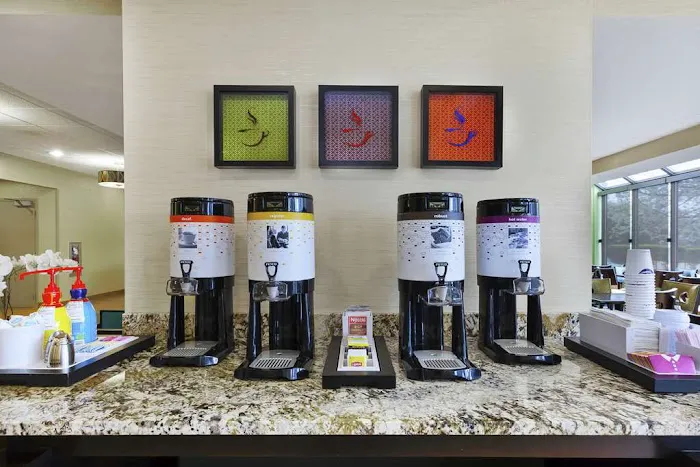 Hampton Inn Clinton 4