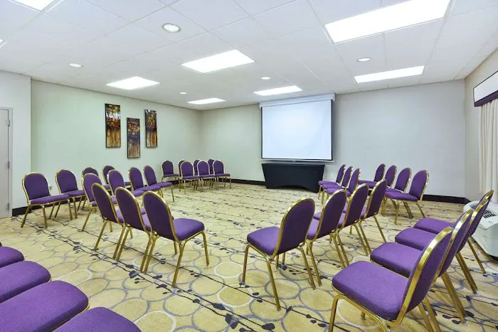 Hampton Inn Clinton 4