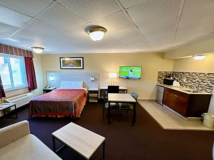 Travel Inn & Suites 4