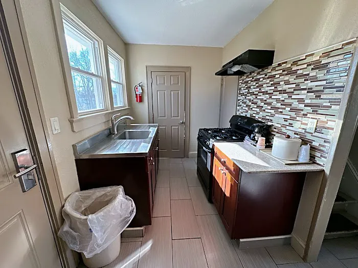 Travel Inn & Suites 4