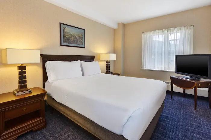 IHG Army Hotels Five Star Inn 4