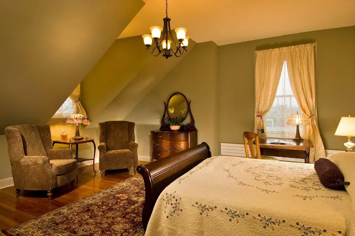 IHG Army Hotels Beat Navy House - Historia 4