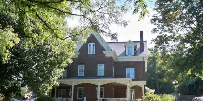IHG Army Hotels Beat Navy House - Historia