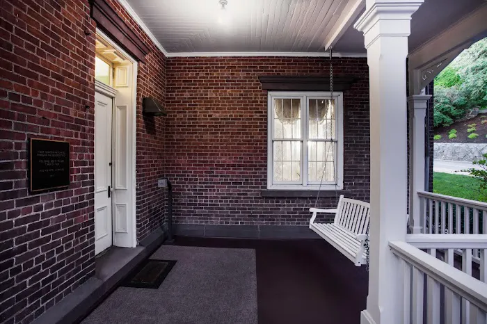 IHG Army Hotels Beat Navy House - Historia 4