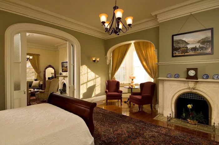 IHG Army Hotels Beat Navy House - Historia 4
